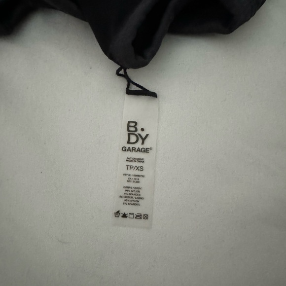 Garage Cropped Tank - Picture 3 of 3